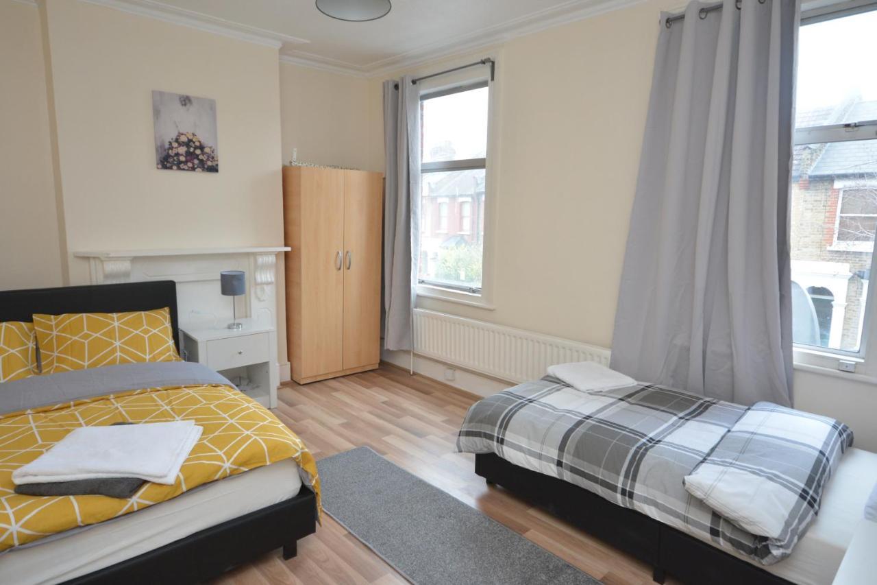 Cheerful 4 Bedroom House In Greater London Bagian luar foto