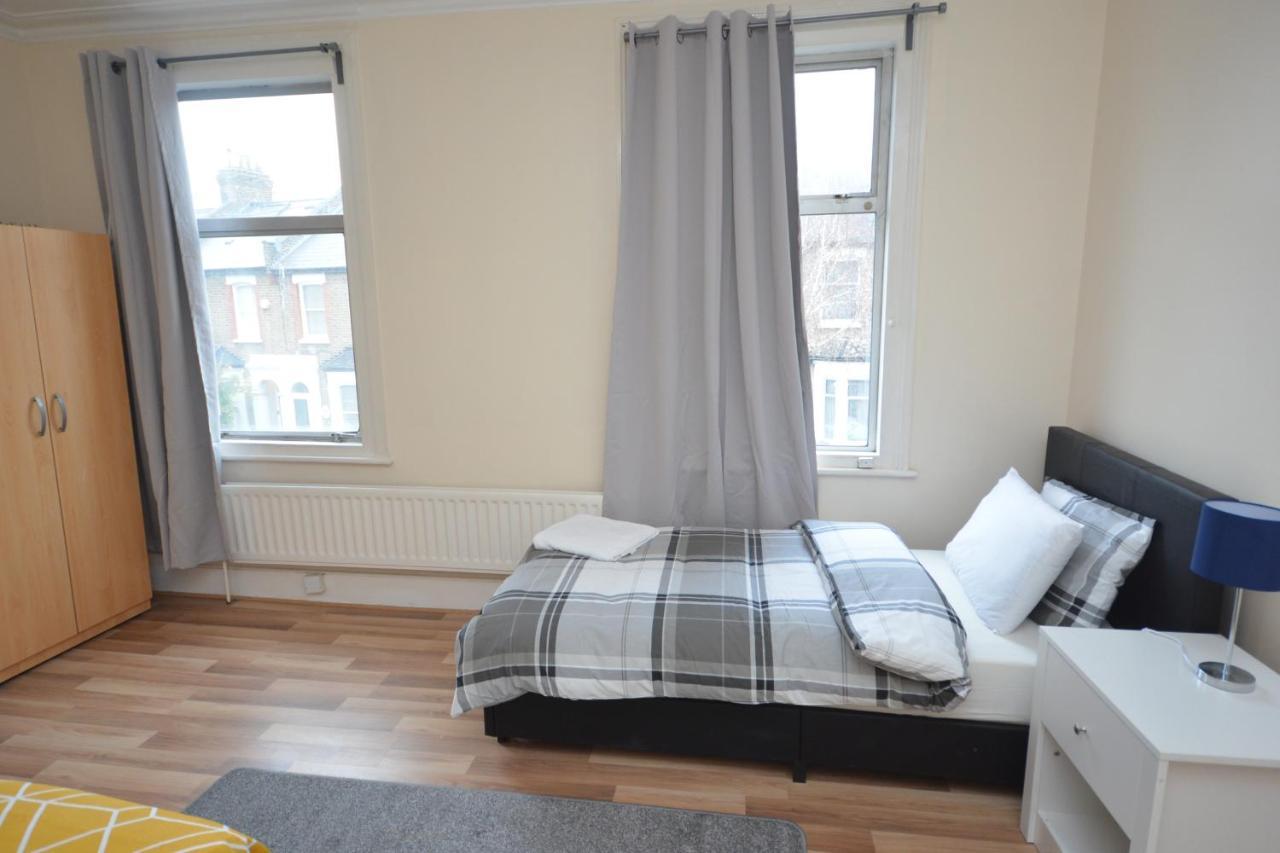 Cheerful 4 Bedroom House In Greater London Bagian luar foto